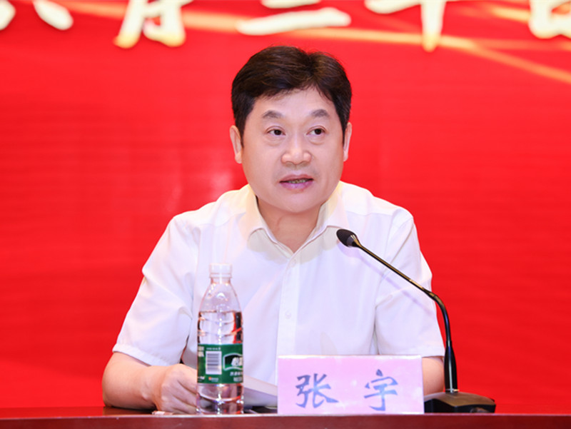 张校.jpg