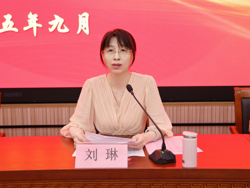 刘校长_副本.jpg