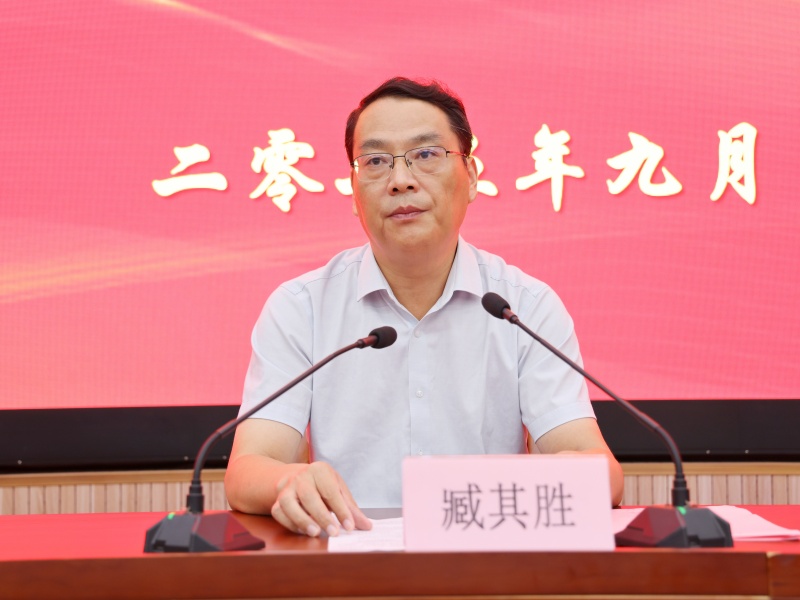 臧校长_副本.jpg